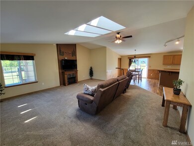 17615 Meadowlark Ln SE, Yelm, WA 98597 - photo 2