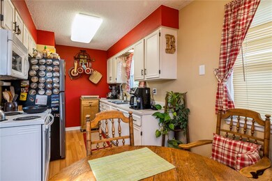 424 31st St SW, Cedar Rapids, IA 52404 - photo 7