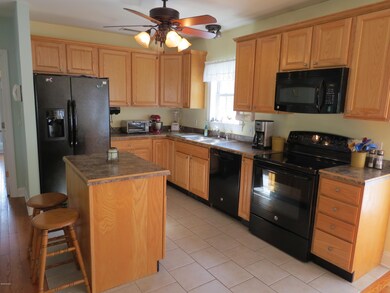 43 Lorraine Dr, North Adams, MA 01247 - photo 3