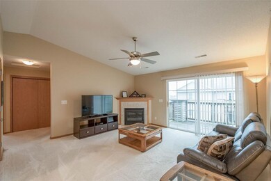 3131 Samuel Ct SW unit 11, Cedar Rapids, IA 52404 - photo 6