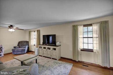 501 Edison Ct, Reading, PA 19605 - photo 7