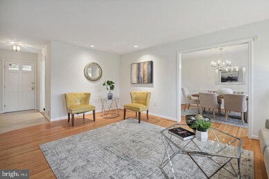 8805 Honeybee Ln, Bethesda, MD 20817 - photo 4