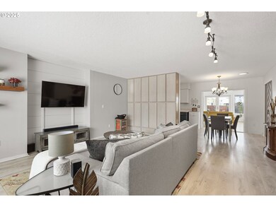 Living Room/Entrance