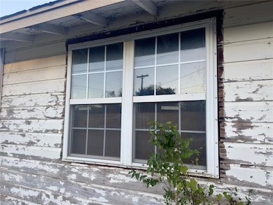 210 N Byers Ave, Mangum, OK 73554 - photo 5