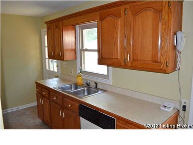 9009 Brandywyne Dr, Louisville, KY 40291 - photo 6