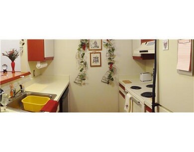 Island Terrace unit 137, Saco, ME 04072 - photo 6