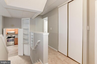 11557 Rolling Green Ct unit 201, Reston, VA 20191 - photo 3