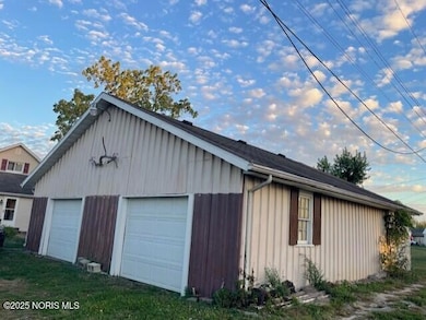 622 Nicholas St, Defiance, OH 43512 - photo 3