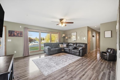 1204 1st St NE, Oelwein, IA 50662 - photo 5