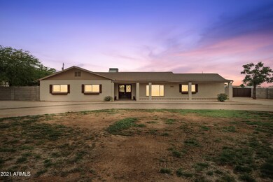 003-photo-twilight-front-view-9160139