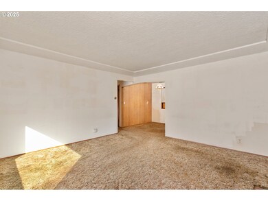 18705 NE Everett Ct, Portland, OR 97230 - photo 5