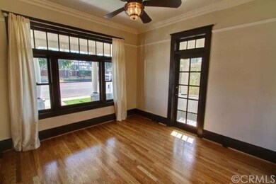 Front room with side door out to enclosed side pat