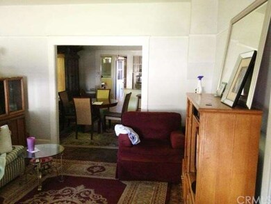 LIVING ROOM - FRONT HOUSE