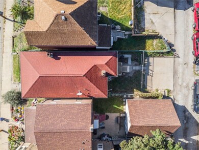 7637 Roslyn St, Pittsburgh, PA 15218 - photo 4