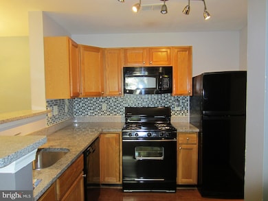 1067 Gardenview Loop unit 102, Woodbridge, VA 22191 - photo 2