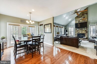 3375 Dondis Creek Dr, Triangle, VA 22172 - photo 3