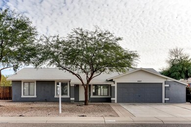 6957  W Sunnyslope Lane Peoria-large-002