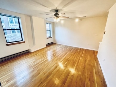 13 Thacher St unit 4, Boston, MA 02113 - photo 4