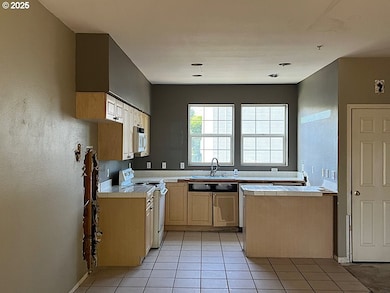 19903 SW Poplarwood Place unit 10, Tualatin, OR 97062 - photo 2