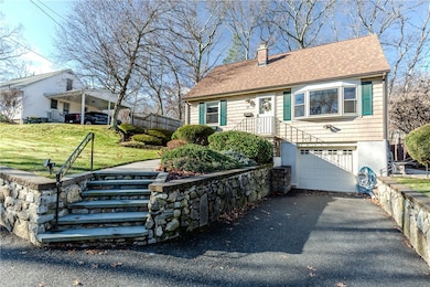 29 Julien St, Smithfield, RI 02917 - photo 2