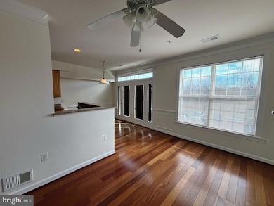 2422 Curie Ct unit 35, Herndon, VA 20171 - photo 3