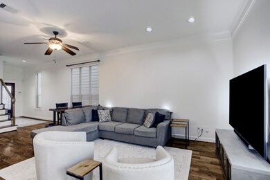 823 Garden Rose Ln, Houston, TX 77018 - photo 7