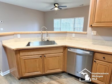 20004 Hidden Oaks Dr, Trenton, MI 48183 - photo 6