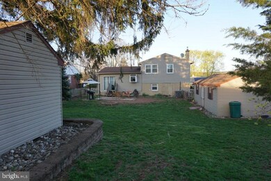 425 Macoby St, Pennsburg, PA 18073 - photo 6