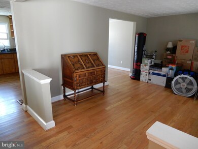 3053 Railroad Vine Ct, Fairfax, VA 22031 - photo 2