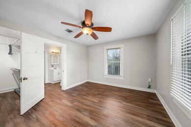 209 N Sycamore St, Tomball, TX 77375 - photo 7