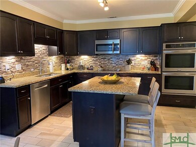 Island with Breakfast Bar