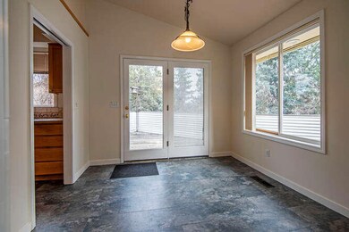 1881 NE Snowbird Ct Bend OR-small-004-00