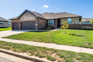 1649 N Feather Crest Dr, Nixa, MO 65714 - photo 3