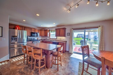 3106 Blackberry Cir SW, Cedar Rapids, IA 52404 - photo 6