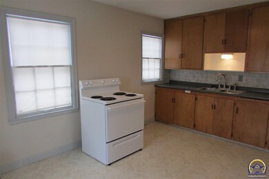 812 SW Wayne Ave, Topeka, KS 66606 - photo 6