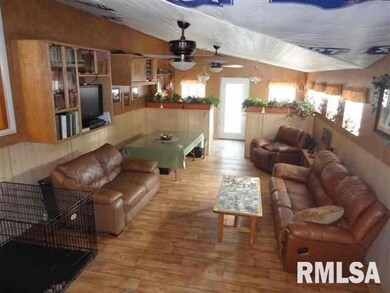 905 N Logan St, Lincoln, IL 62656 - photo 2