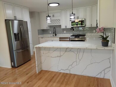 4312 Buckingham Dr, Schenectady, NY 12304 - photo 3