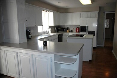 318 Village Dr, Parsons, KS 67357 - photo 6