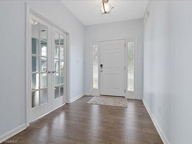 Nice spacious entry