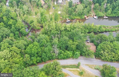 1229 Lakeview Dr, Cross Junction, VA 22625 - photo 6