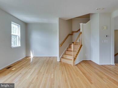 2577 Chase Wellesley Dr, Herndon, VA 20171 - photo 7