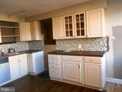 1077 Oakwood Dr, Glenolden, PA 19036 - photo 6