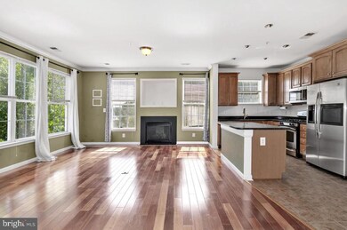 13044 Cabin Creek Rd, Herndon, VA 20171 - photo 2