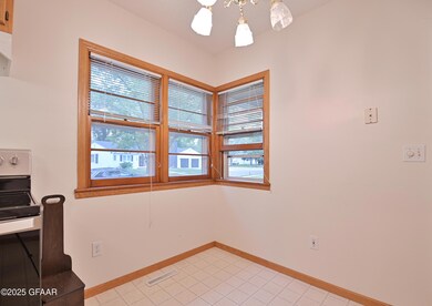 1518 Walnut St, Grand Forks, ND 58201 - photo 7
