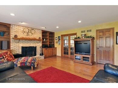 2325 University Ct, Naperville, IL 60565 - photo 5