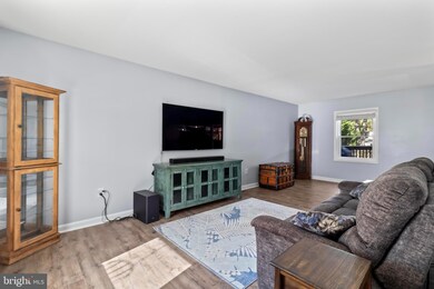 6881 Kangaroo Dr, Waldorf, MD 20603 - photo 4