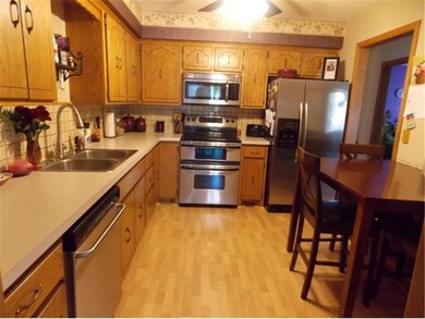 Great kitchen with newer stainless steel appliance
