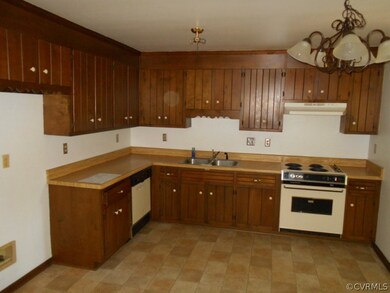 Eat-in kitchen