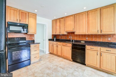 5804 Tudor Ln, Rockville, MD 20852 - photo 6