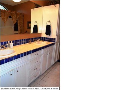 MASTER BATH HAS CRISP WHITE CERAMIC TILE, WITH BLU